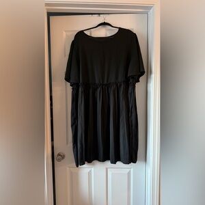 Pre-Owned Black SHEIN Short Sleeved Pleated Dress